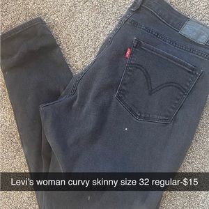 Women’s Levi’s curvy fit skinny jeans. Size 32 regular. Like new condition.